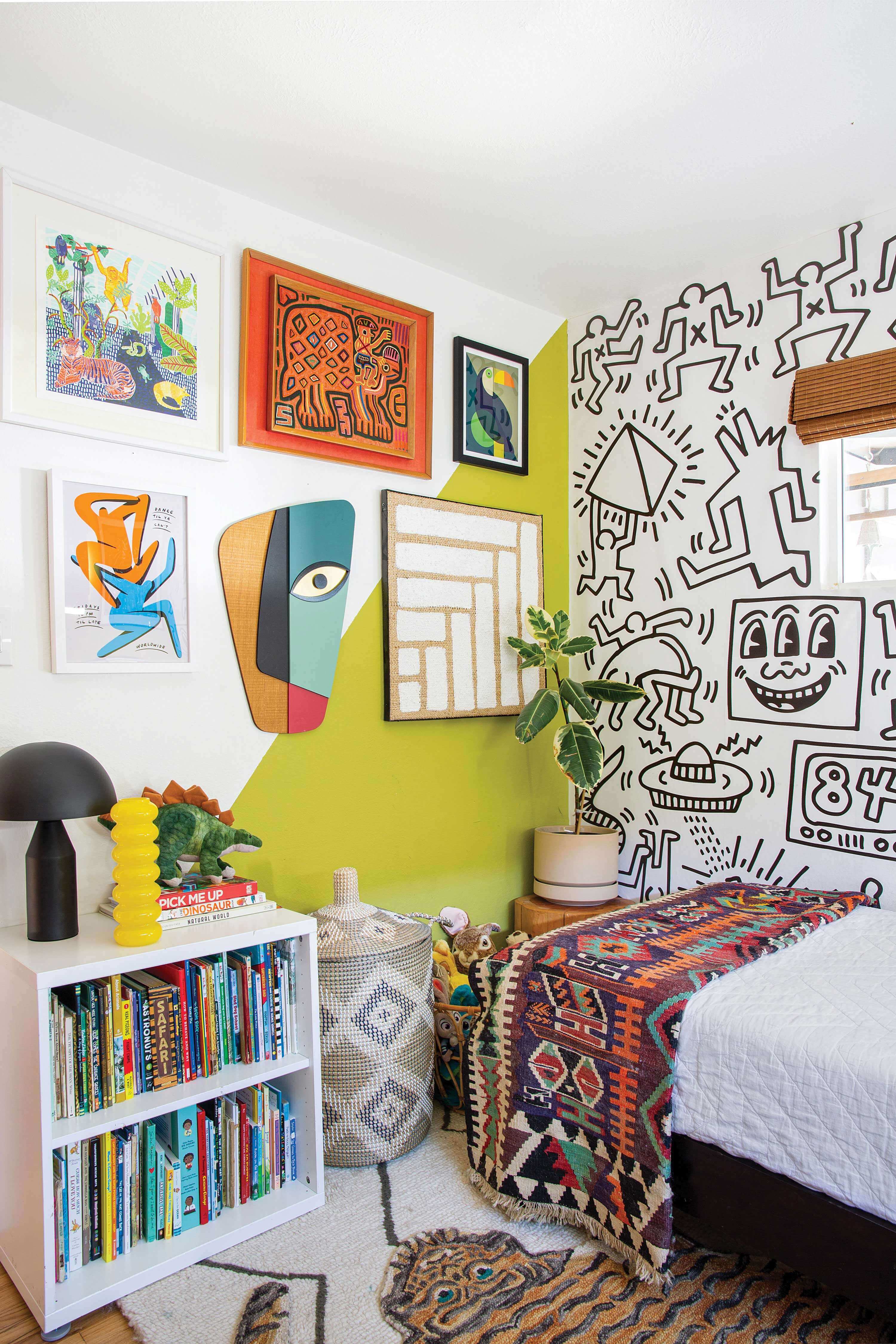 Eye Candy: 10 Gallery Walls Done Right  House and home magazine, Photo  wall gallery, Home decor